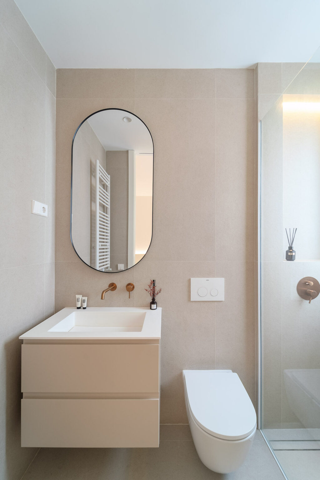 Diseño de baños modernos con acabados de alta calidad en Madrid