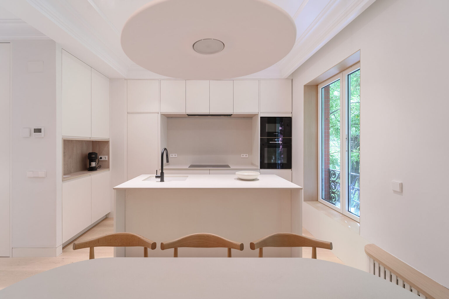 MASU: Interiorismo minimalista para reducir el ruido visual en el hogar